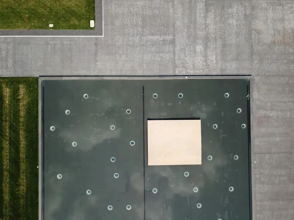 Flat roof covered in a single-ply membrane with a rooflight